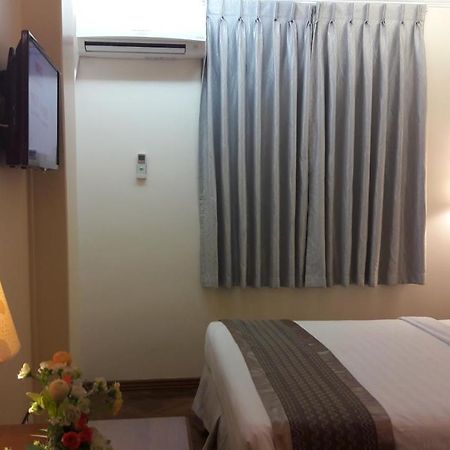 Grand Laurel Hotel Yangon Bagian luar foto