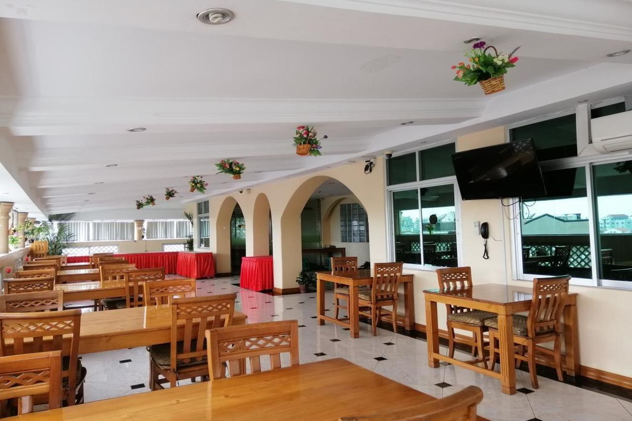 Grand Laurel Hotel Yangon Bagian luar foto