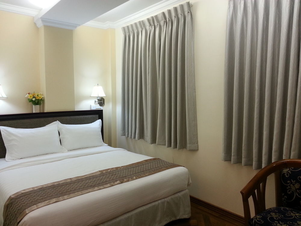 Grand Laurel Hotel Yangon Bagian luar foto