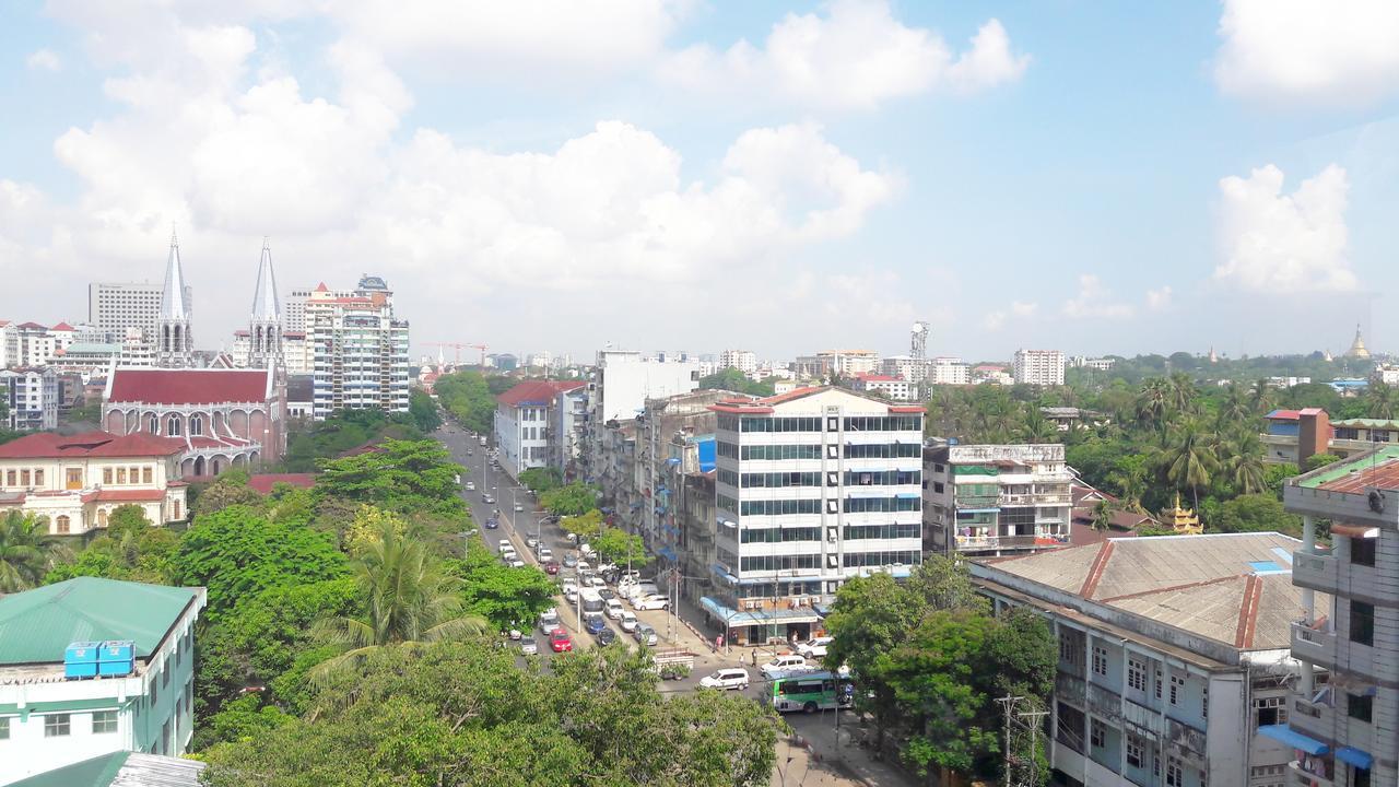 Grand Laurel Hotel Yangon Bagian luar foto