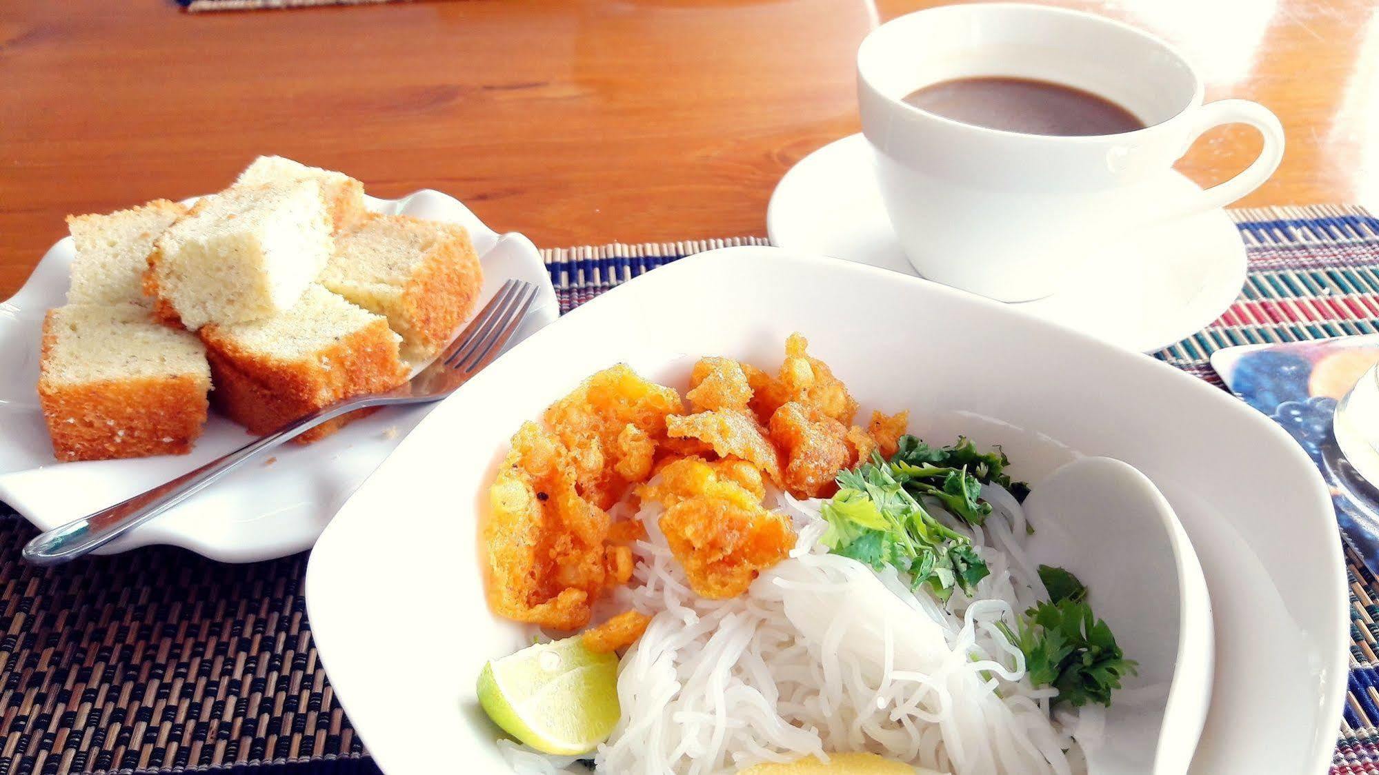 Grand Laurel Hotel Yangon Bagian luar foto