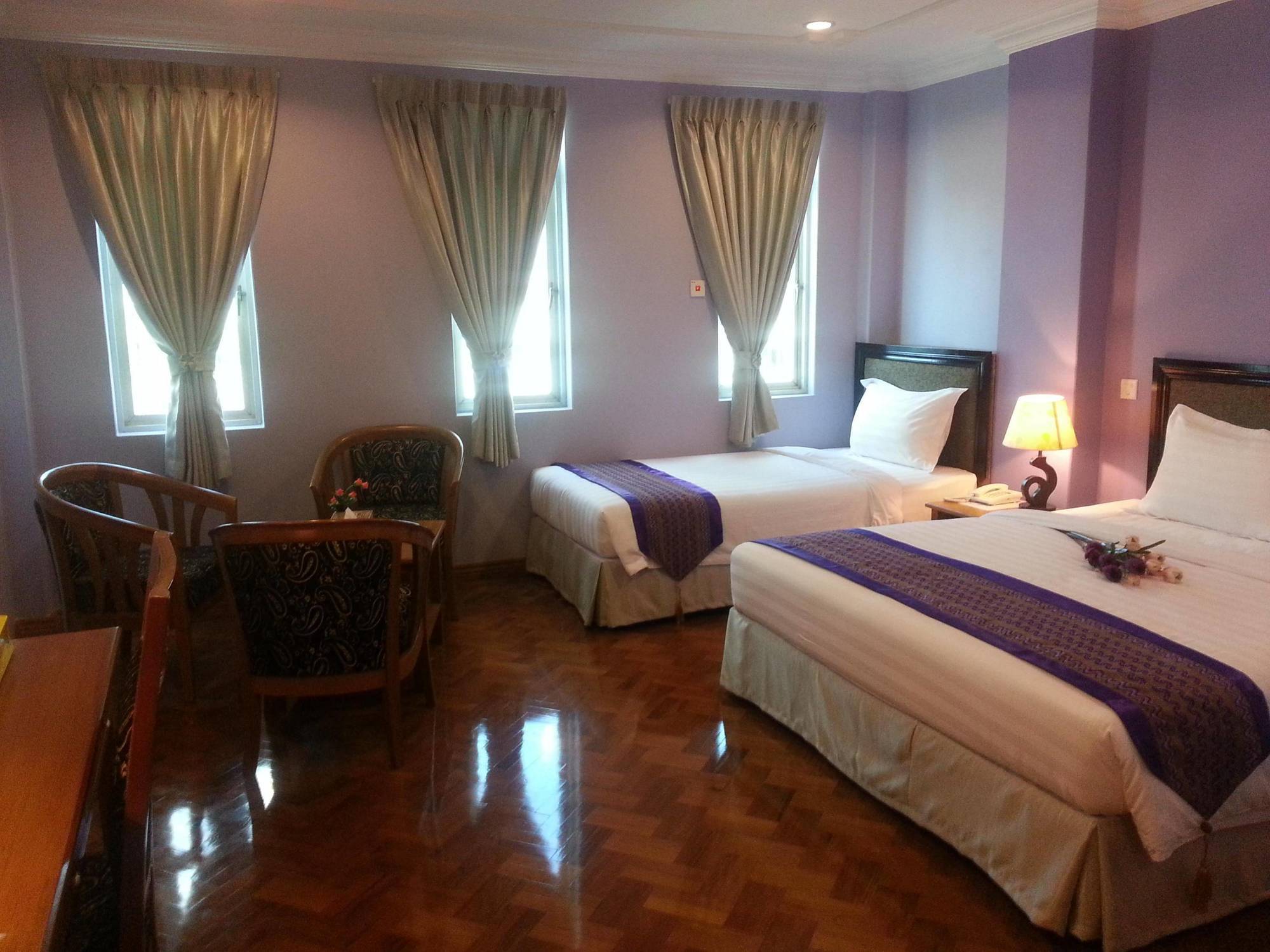 Grand Laurel Hotel Yangon Bagian luar foto