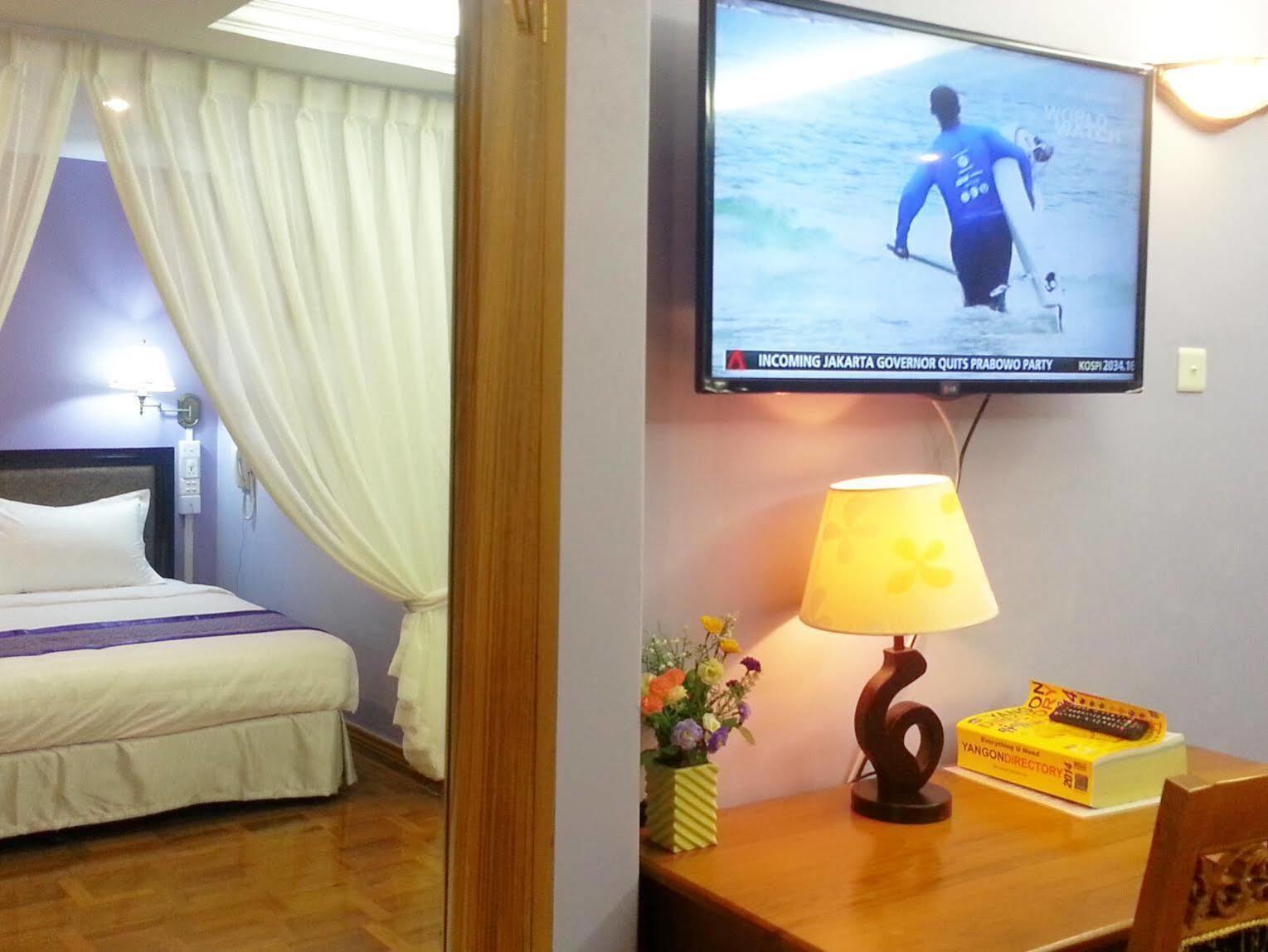 Grand Laurel Hotel Yangon Bagian luar foto