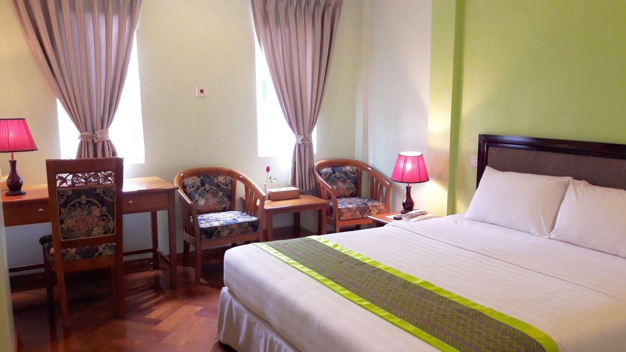 Grand Laurel Hotel Yangon Bagian luar foto