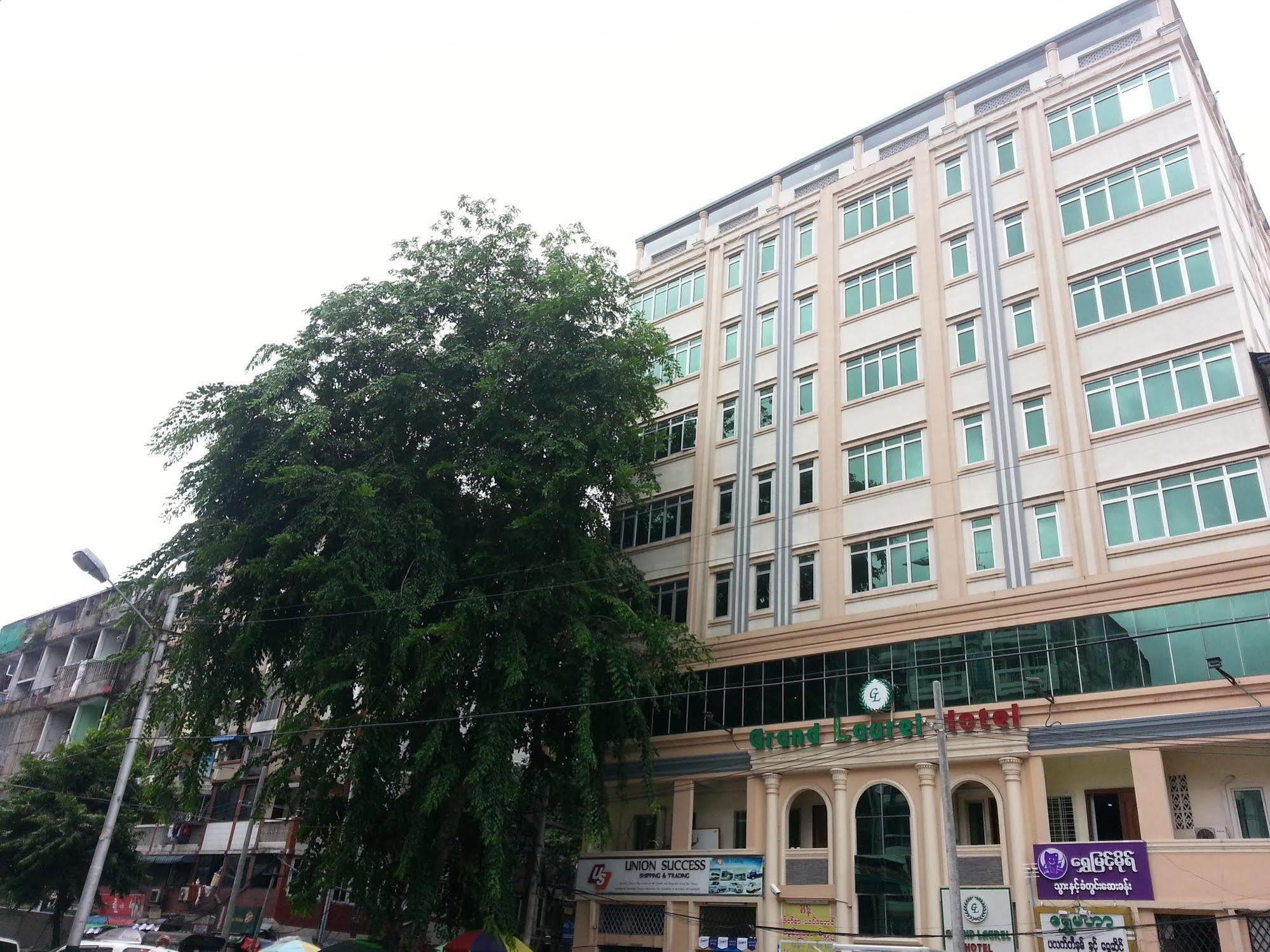 Grand Laurel Hotel Yangon Bagian luar foto