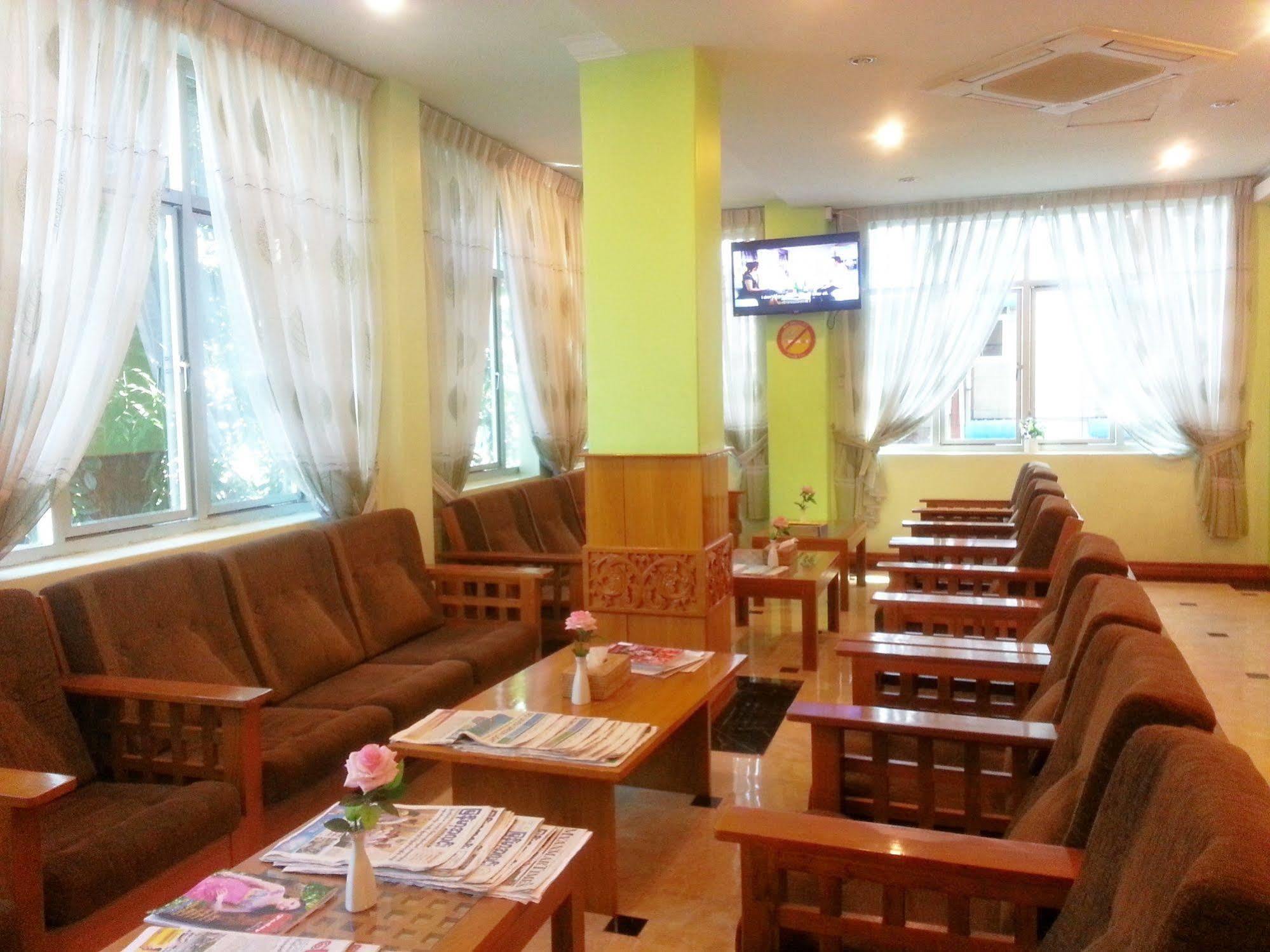 Grand Laurel Hotel Yangon Bagian luar foto