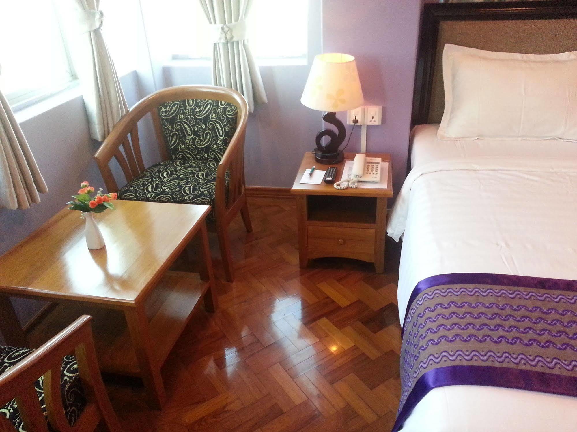 Grand Laurel Hotel Yangon Bagian luar foto